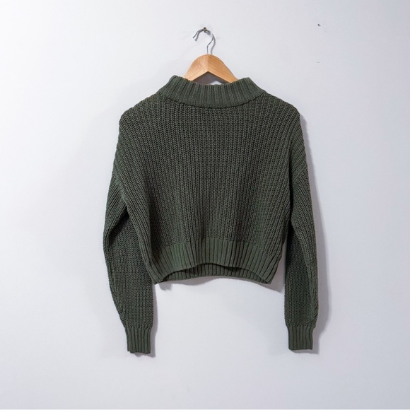3/$20⚡️ H&M Divided Green Knit Turtleneck Long Sleeve Slightly Cropped Sweater - Picture 1 of 15
